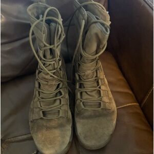 Men’s Military Nike combat boots. Size 10